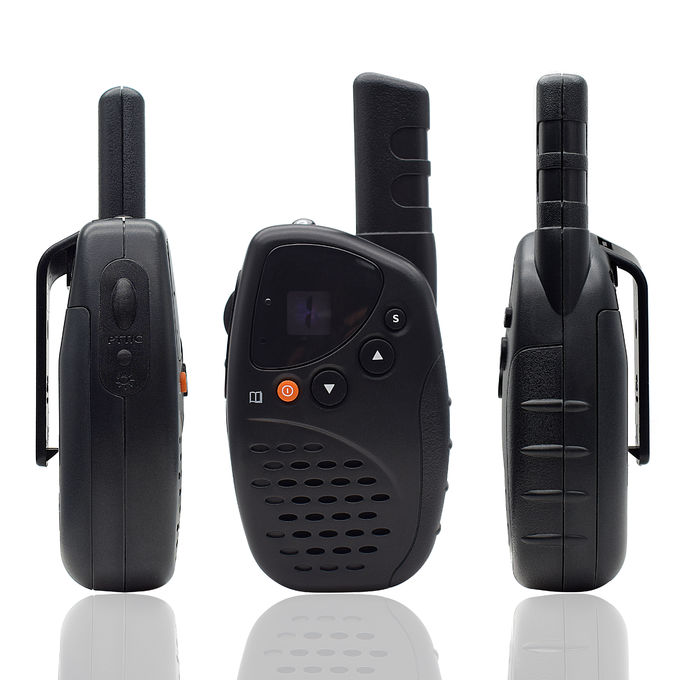 Outdoor 8 Channel 3km Two Way Real Walkie Talkie For Hiking Climbing 0
